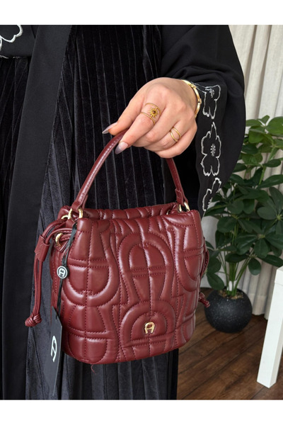 GGGG Elegant, high-quality women's shoulder bag with all accessories