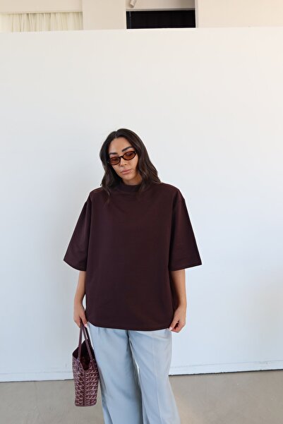 Özge Özgenç Omuzu Vatkalı Oversize Tişört