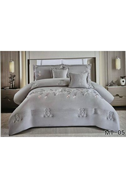 Moon Say goodbye to the summer heat with the "Bianca" royal embroidered doubl...