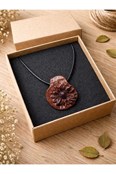 Cogo Seramik Bohem Ayçiçeği Figürlü El Yapımı Seramik Kolye – Doğal Kırmızı T...