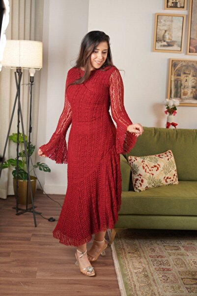 Loolmas fashion Elegant lace dress with a midi length and wide sleeves