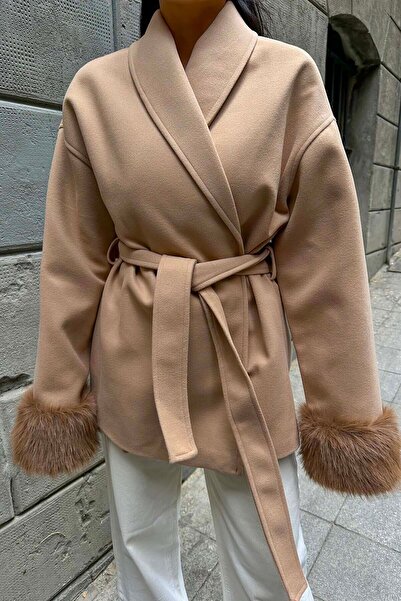 XXL BUTİK Palton de damă cu detalii din blană de cămilă, căptușit, confortabi...