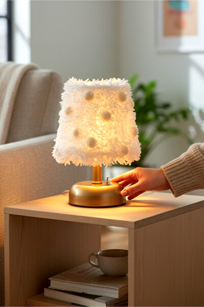 Bubihome Pilli Abajur | Peluş Krem Ponponlu | Kablosuz Gold Masa Lambası | De...