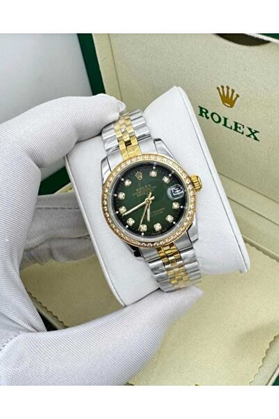 CN A women's watch with an elegant design that combines style and practicalit...
