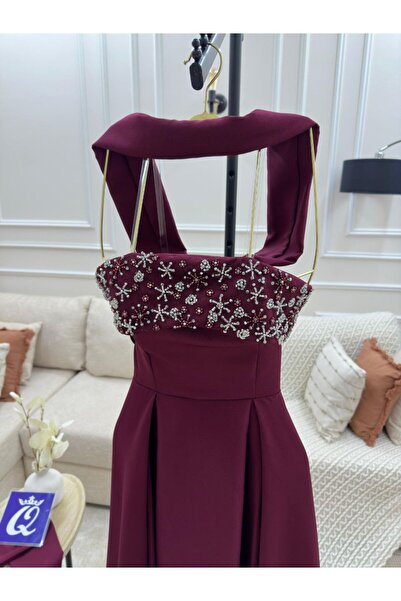 Maliha Fashion A delicate evening dress with crystal embroidery