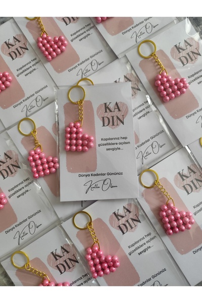 HediyelikAVM 8 martie, Ziua Internațională a Femeii, cadou: 8 brelocuri roz