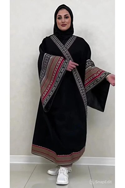 WarD A royal women's fur coat made of luxurious velvet, featuring a modern Sa...