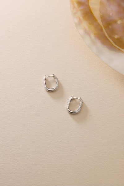 Nereze 925 Ayar Gümüş Rodyum Kaplama Zirkon Taşlı U Model Küpe