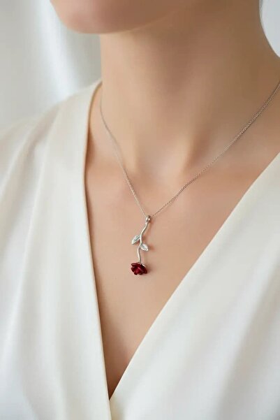 Clariss Kırmızı Gül Figürlü Kadın Kolye