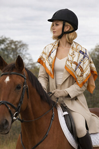 CROCUS DESIGN حزام سلسلة من الحرير ذو ملمس حريري موديل فولار وإيشارب 70×70