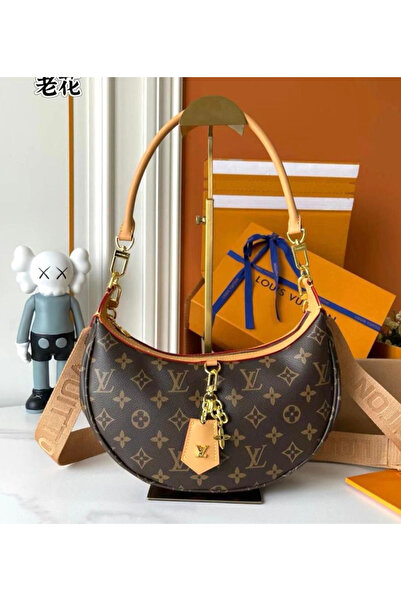 Mark Fairwhale Elegant, high-quality women's shoulder bag with all accessories