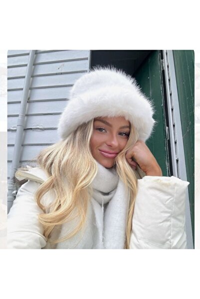 stravis White Plush Heart Hat