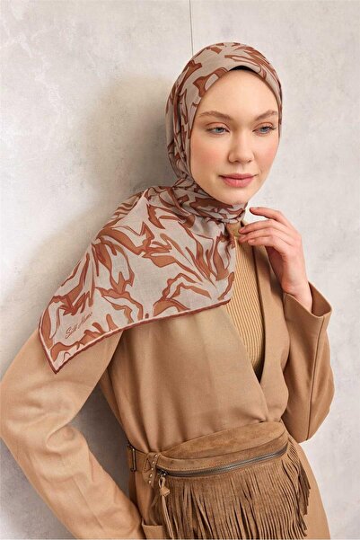 Silk Home وشاح ناعم من القطن والبوليستر بنمط تجريدي لون لاتيه 90×90