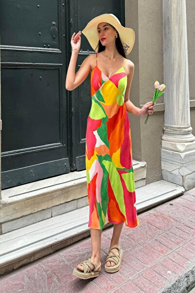 FOR YOU MODA Grünes Viskosekleid mit Schulterträgern und gerafftem Brustbereich