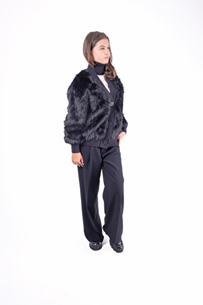 AKE Short women's jacket with fur and large buttons, elegant fluffy model