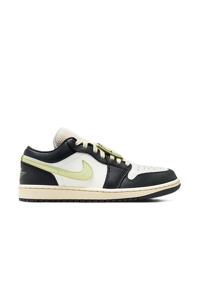 Nike Pantofi sport WMNS AIR JORDAN 1 LOW SE V2 Femei
