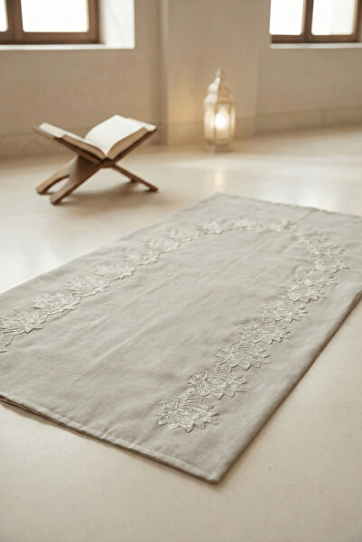BYC Home & Design İşlemeli Keten Seccade Namazlık – Doğal Dokulu, Şık ve Sade...