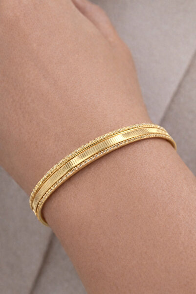 femline سوار نسائي ذهبي اللون بتفاصيل دقيقة