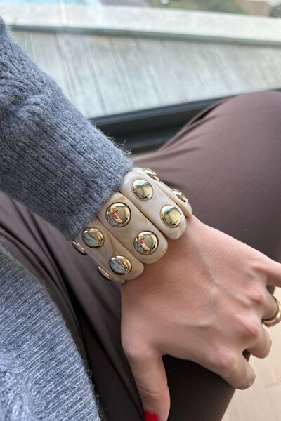 Trendy Butik سوار مرن بلون كريمي فاتح