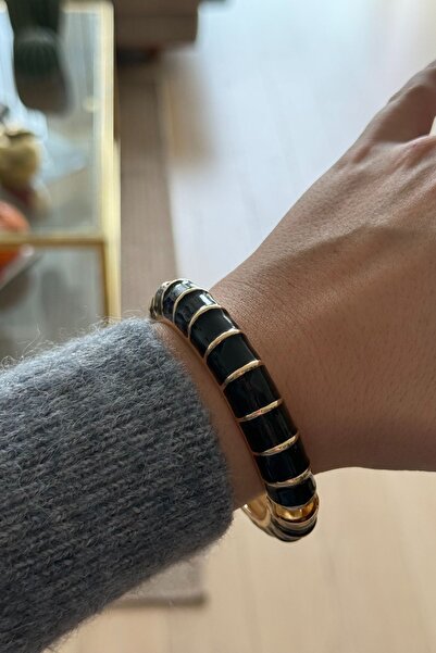 Trendy Butik سوار ذهبي أسود بتفاصيل مميزة