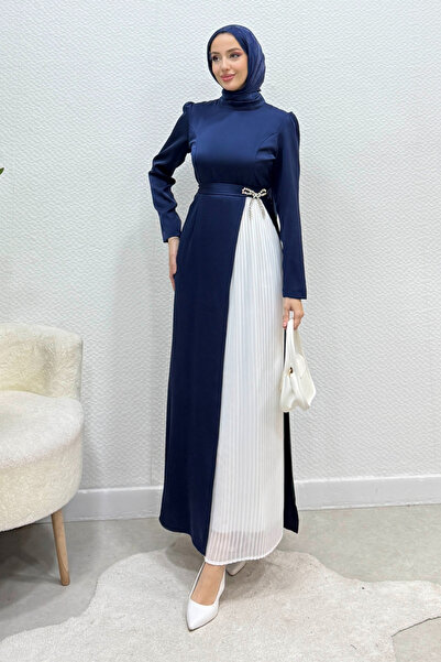 Tesettür Diyarı فستان سهرة من الكريب الساتان مع تفاصيل فيونكة الحناء - أزرق داكن