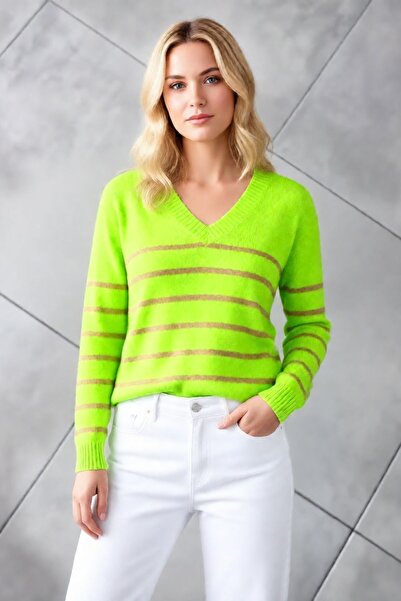 Trendseninle Kadın Fıstık Yeşili V Yaka Vizon Çizgili Triko Kazak