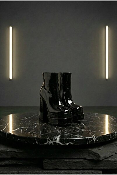 Tarz Topuklar Cizme de damă Vegaaa din piele lacuită neagră, cu vârf pătrat, ...