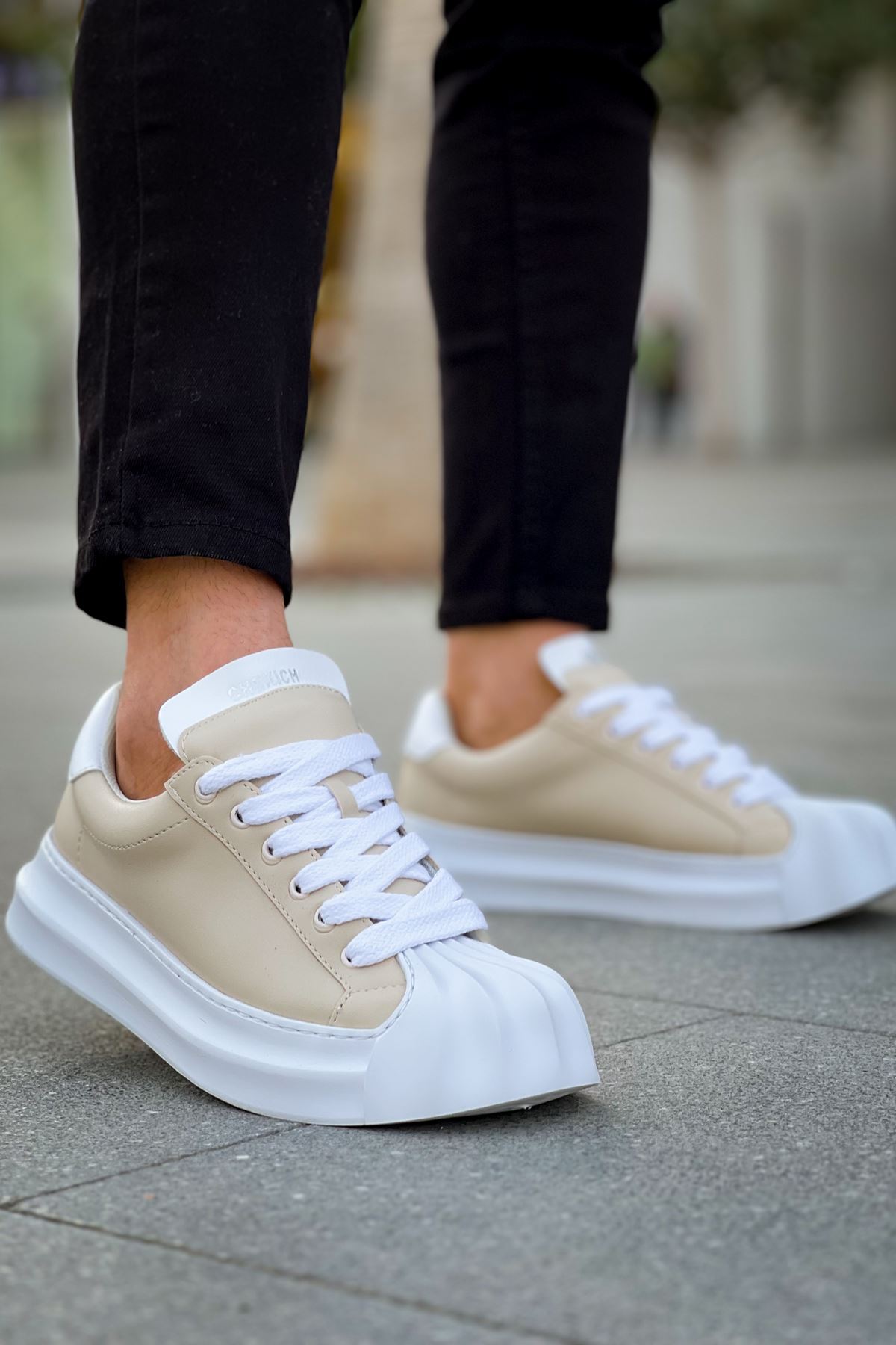 Lucy Shoes حذاء رياضي رجالي يومي من الجلد برباط من YG2411 Artenay CBT - بيج