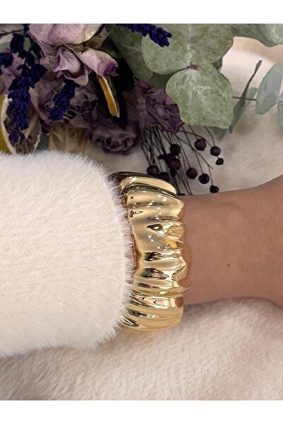 My Life Accessory سوار نسائي بتصميم مقوس ذهبي اللون مصنوع من الفولاذ لا يسبب ...