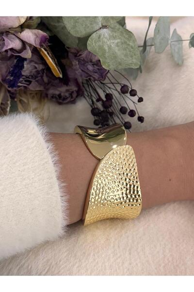 My Life Accessory سوار نسائي من الفولاذ بتصميم عصري ذو ملمس ذهبي اللون لا يسب...