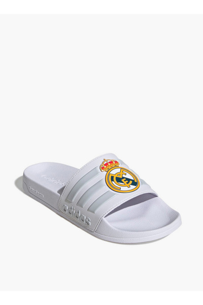adidas شبشب Adilette Shower للرجال مطبوع عليه شعار ريال مدريد