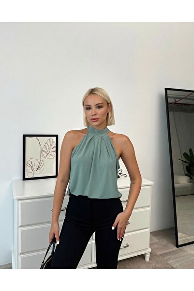 MELA ROSSA Women's Mint Stand Collar Sleeveless Pleated Sandy Fabric Blouse