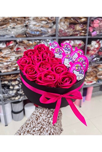 Niyamore Hello Kitty Detaylı Fuşya Gül Kutusu | Özel Tasarım Hediye Aranjmanı