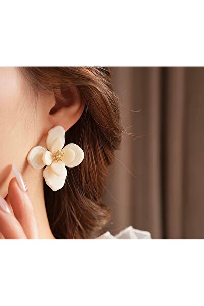 Atelier Çağla أقراط نسائية كريمية على شكل زهرة كبيرة