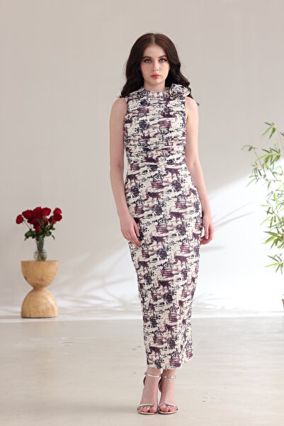 Verona Midi dress with a fitted silhouette and feminine details