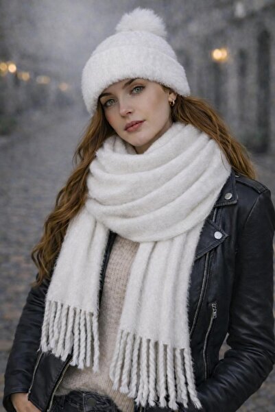 kuru Be the Main Character of the Winter Combination! Long Bearded Rope Pompo...