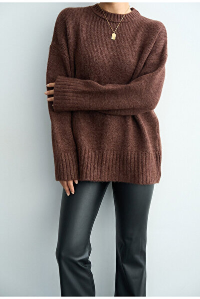 FEMMESTUDIO Women's Brown Round Neck Oversized Knitwear Sweater