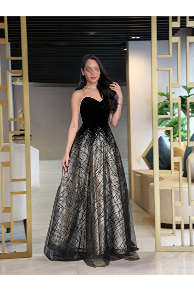 LITSHE A black velvet dress adorned with elegant sequins