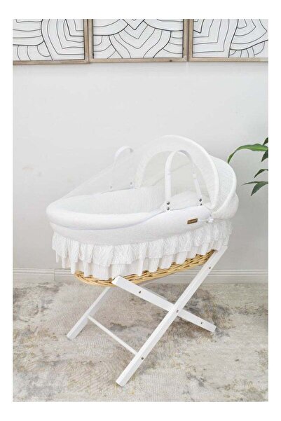 Fun Moment The Moses Basket Comes with a Foldable Base