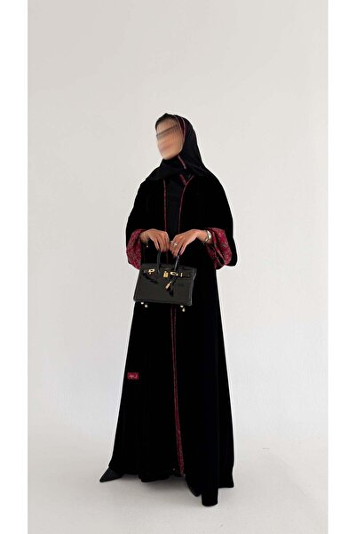 AYA MWT705 - عباية مخمل مع تدخيلة كشميري أحمر