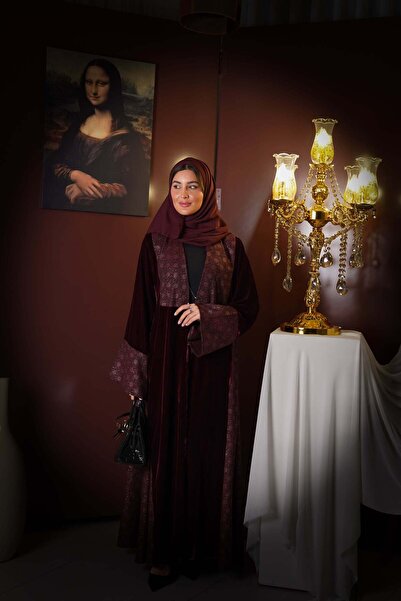 AYA MWT819 - عباية مخمل بتدخيلة لامعة راقية