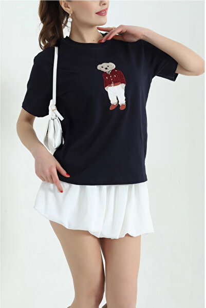 zem moda 🖤   تي شيرت نسائي قصة فضفاضة مع تطريز على شكل دمية دب