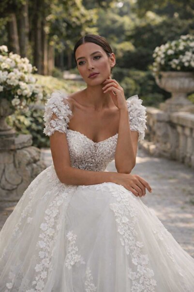 Sibelse Gelinlik Kalp Yaka 3D Çiçek Detaylı Prenses Kesim Tül Gelinlik