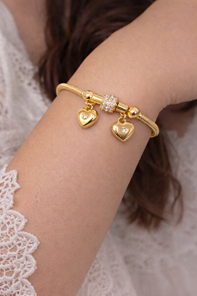 femline سوار نسائي ذهبي اللون مع تفاصيل قلب مزدوج من الأحجار اللامعة