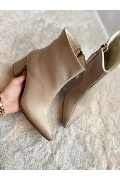Tasarım Bej sivri burun kadın topuklu ayakkabı