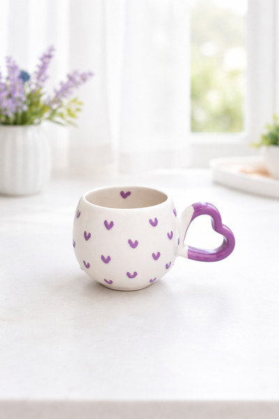 İZart كوب سيراميك مصنوع يدويًا بالكامل مع تفاصيل قلب أرجواني داخلية محفورة بش...