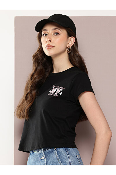 Dillinger By Styli تيشيرت نسائي قصير مطرز بقصة عادية