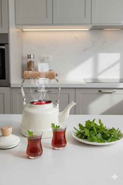 Generic A teapot and milk jug, with an elegant touch.