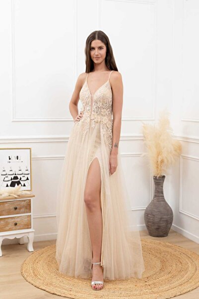 Diva Exclusive Fashion Ivory tulle princess dress with train and elegant slit