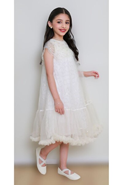 gmax A girl's dress with white pearls and sparkling flower petals